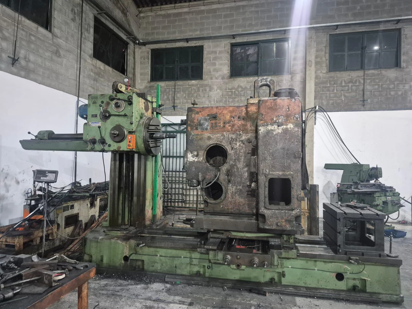Equipamento utilizado em recuperação e usinagem industrial